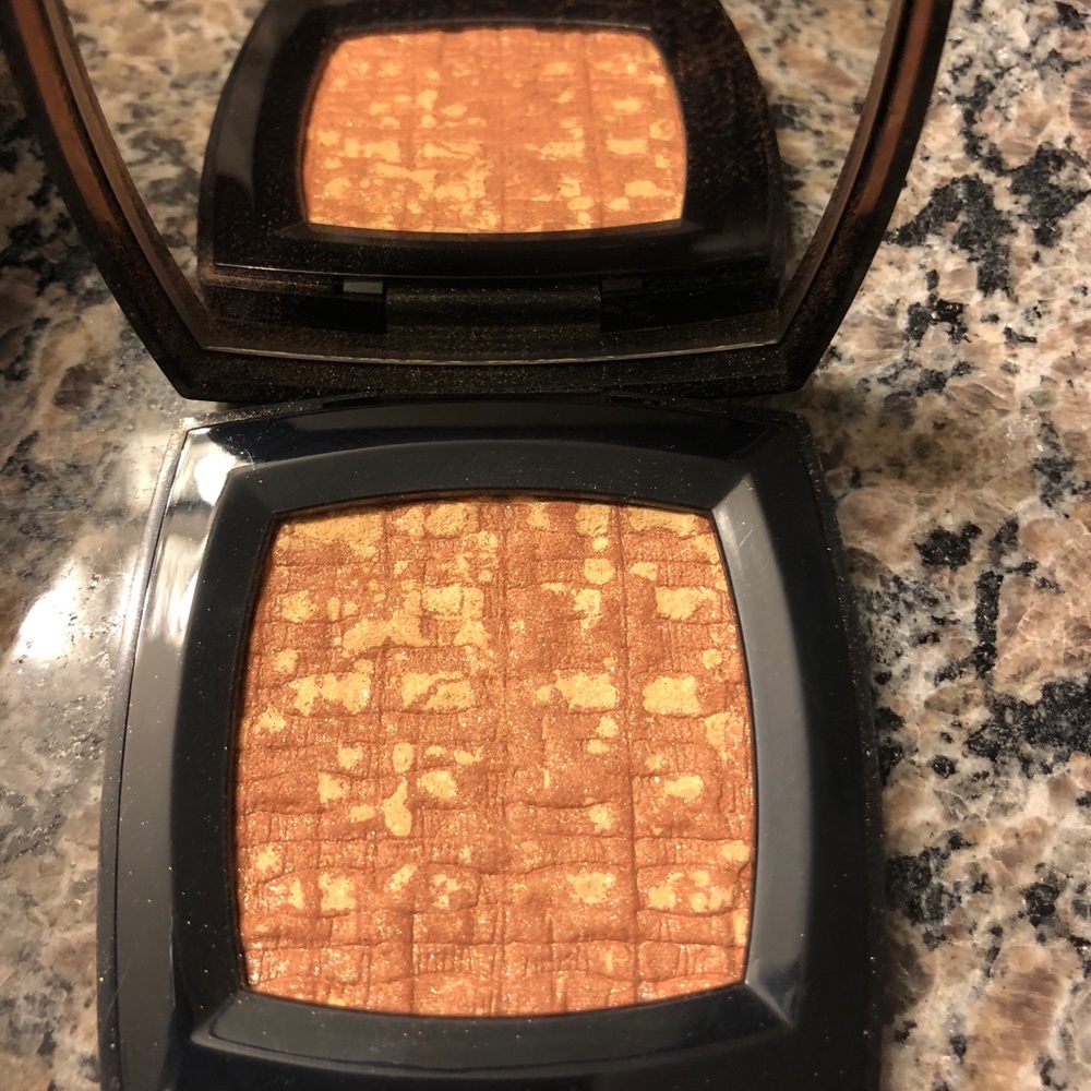 Chanel Shimmer Powder